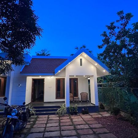 Beautiful Village House With All Facilities. Alappuzha ภายนอก รูปภาพ